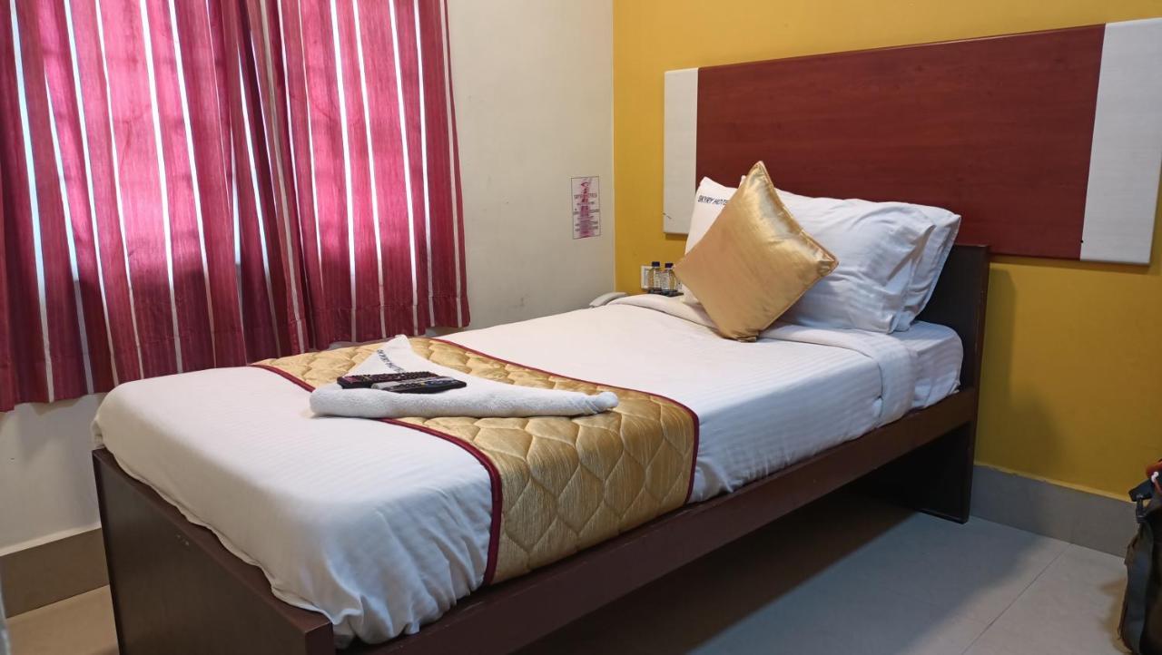 Skyry Hotels Adyar 첸나이 외부 사진