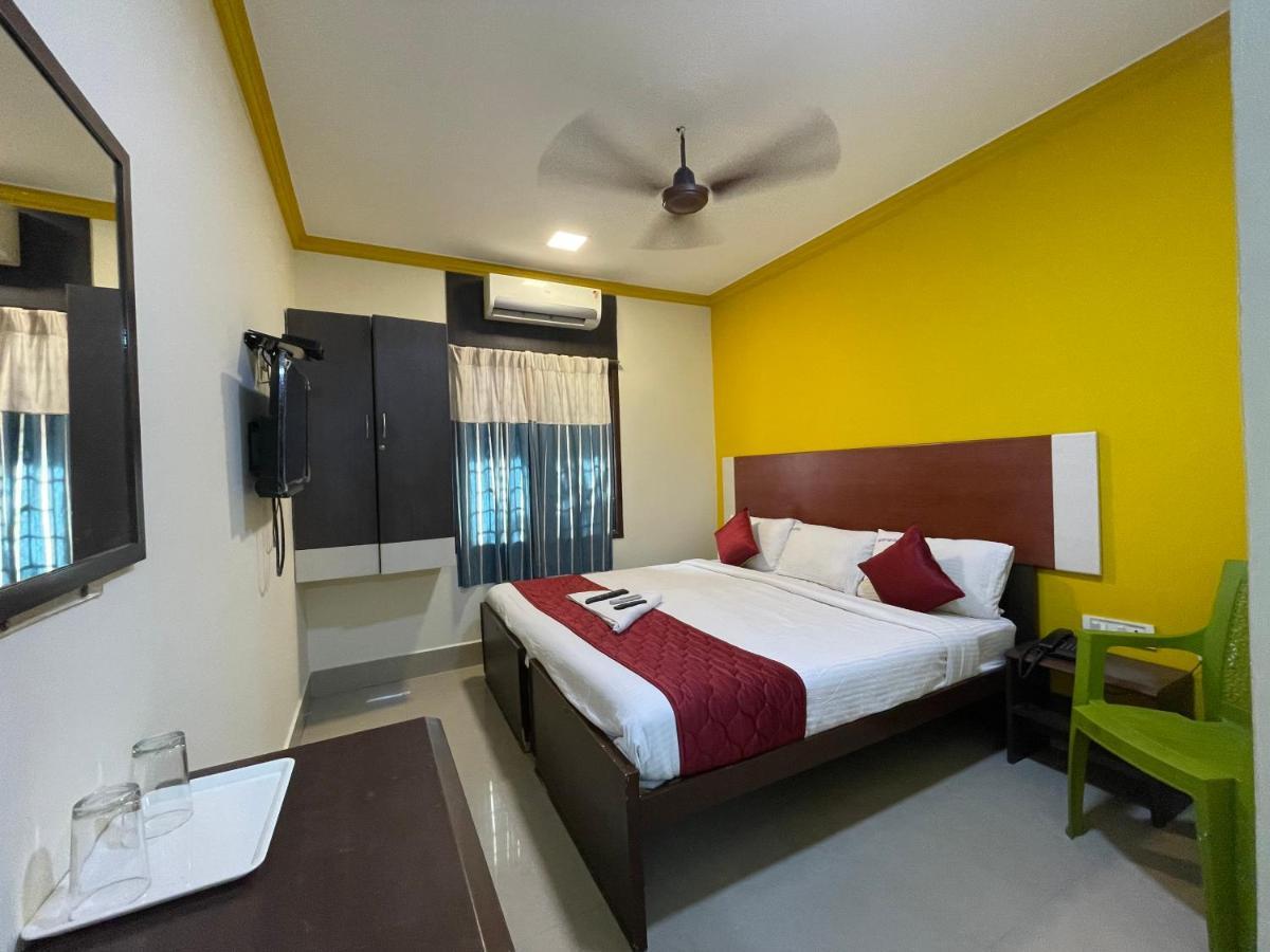 Skyry Hotels Adyar 첸나이 외부 사진